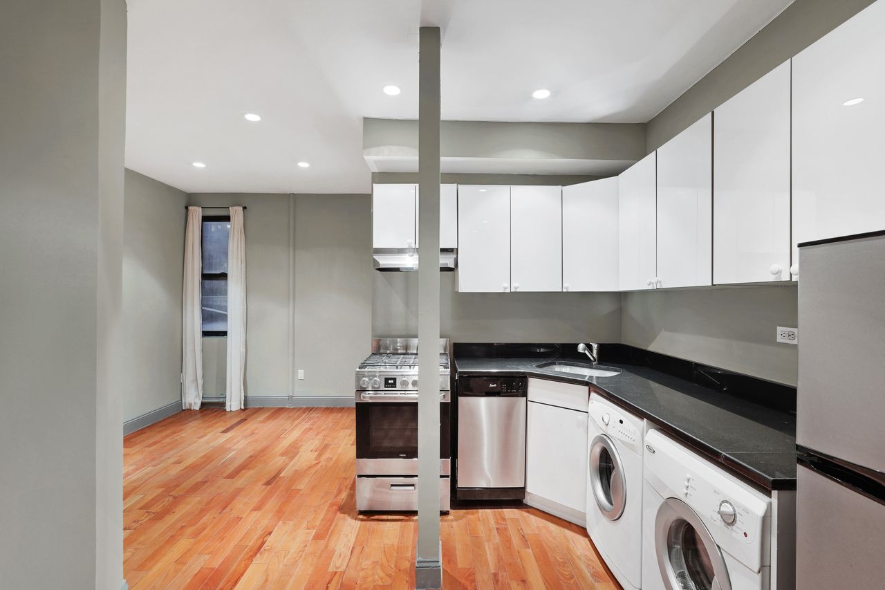 #554: East Village - 1 Bedroom (Queen) - 15