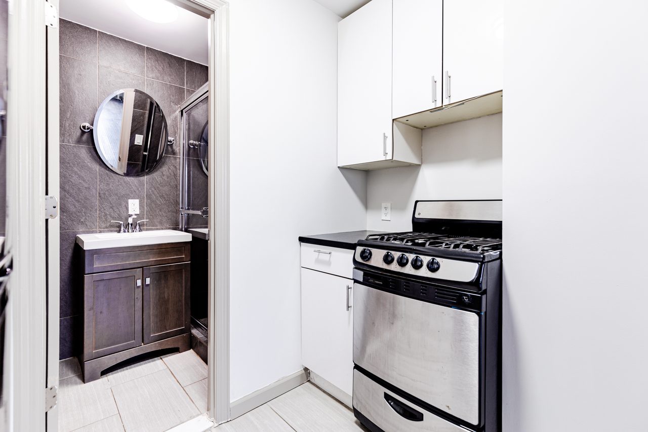 #1725: East Village - Studio (Queen) - #1725: East Village - Gallery - 3