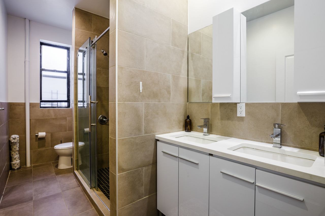 #125: West Harlem - Queen Bedroom C - #125: West Harlem - Gallery - 3
