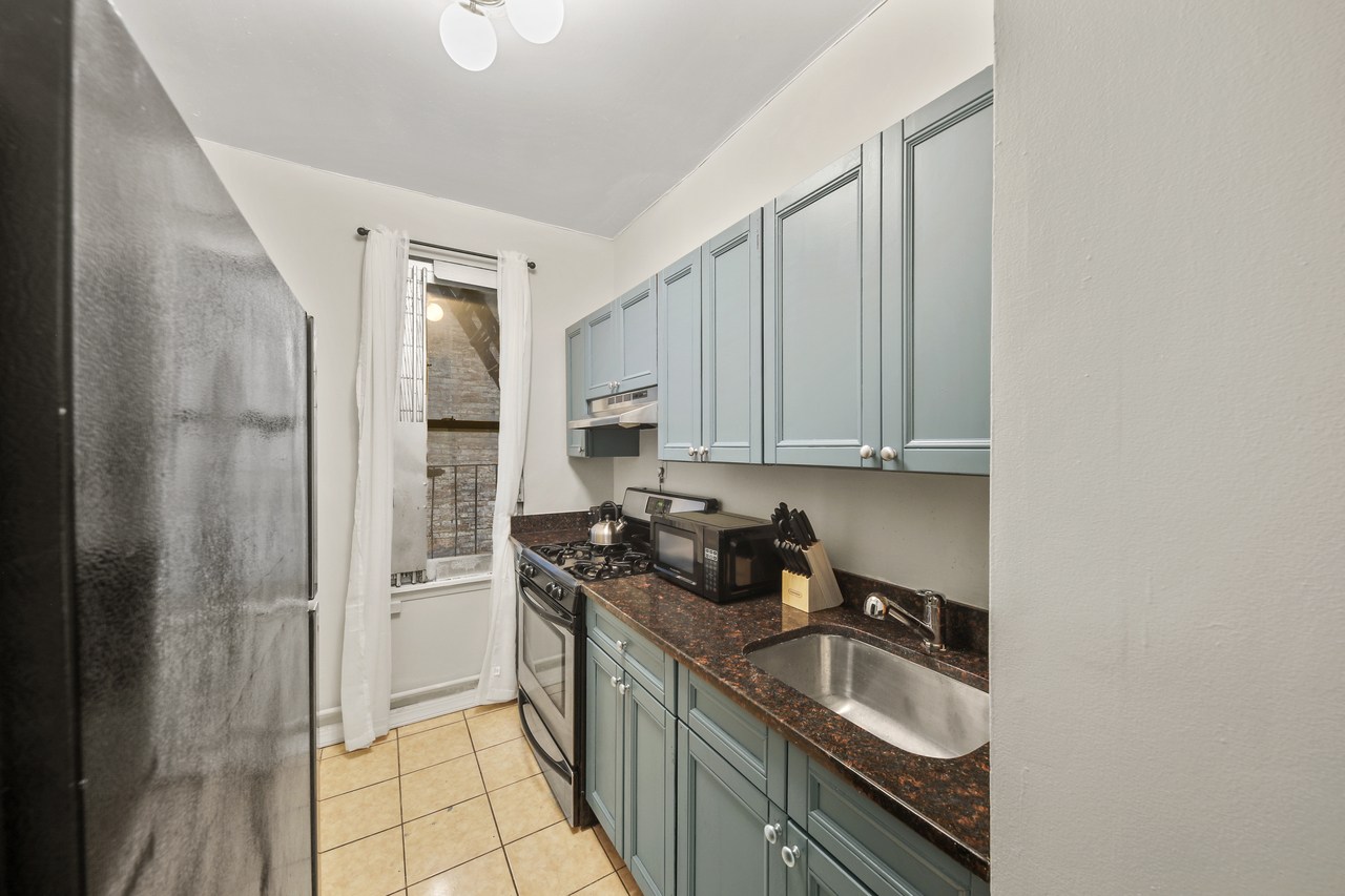  #599: Hamilton Heights - Queen Bedroom C  -  #599: Hamilton Heights  - Gallery -  11