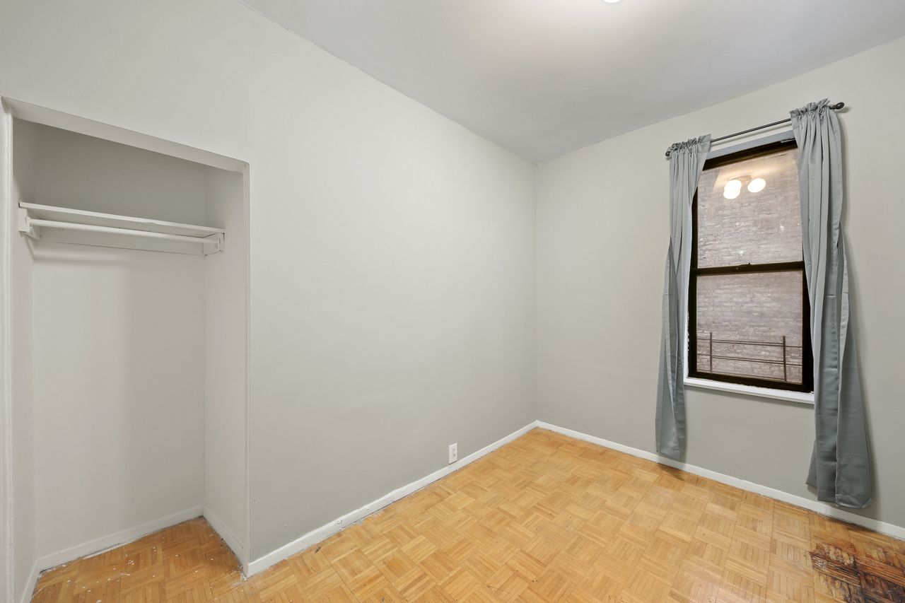  #599: Hamilton Heights - Queen Bedroom C  -  #599: Hamilton Heights  - Gallery -  2