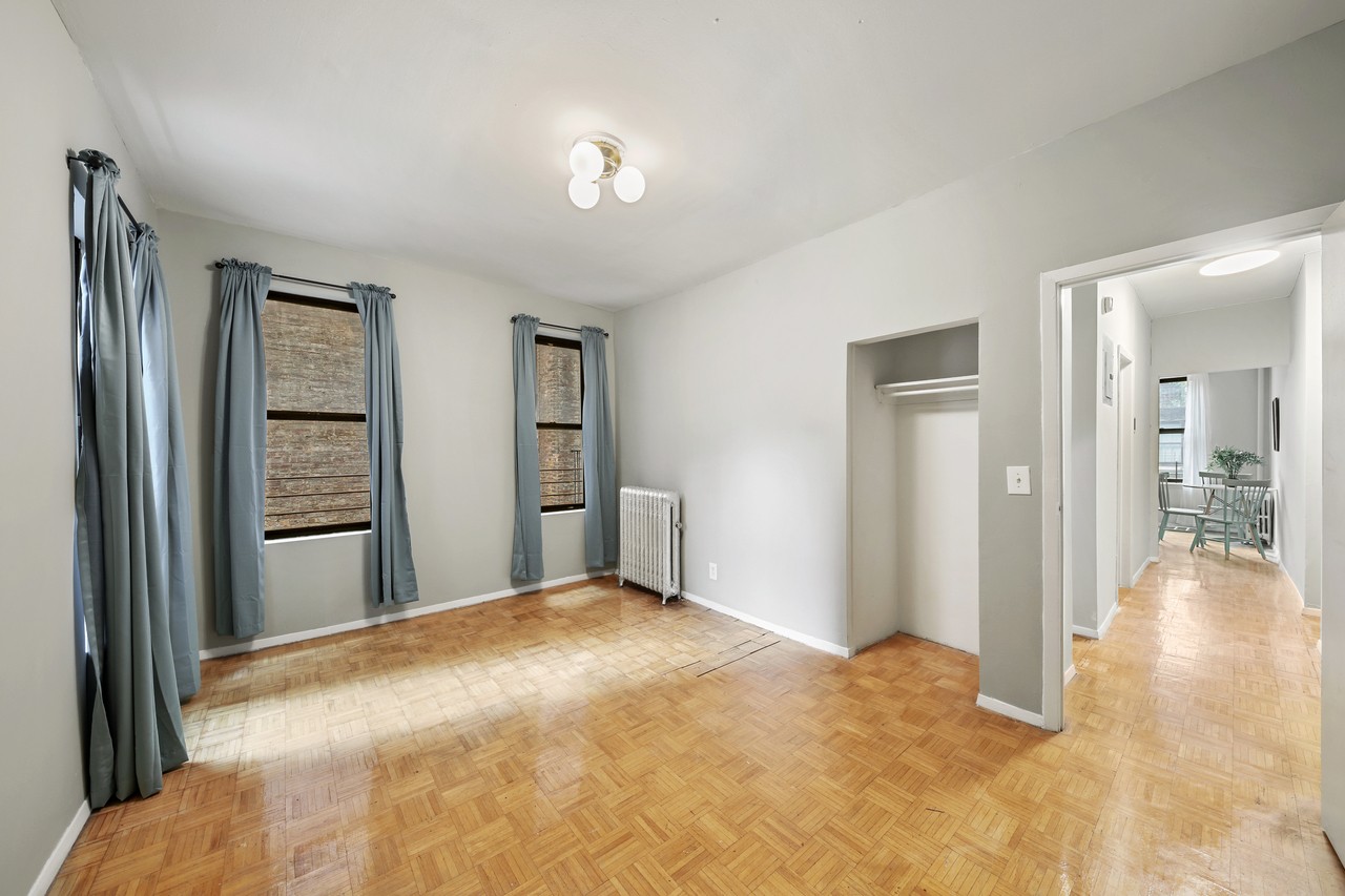  #599: Hamilton Heights - Queen Bedroom B  -  #599: Hamilton Heights  - Gallery -  10