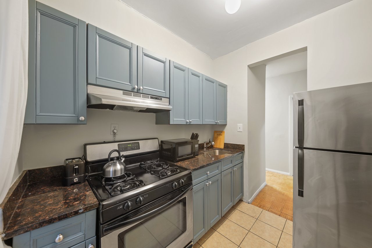  #599: Hamilton Heights - Queen Bedroom B  -  #599: Hamilton Heights  - Gallery -  3