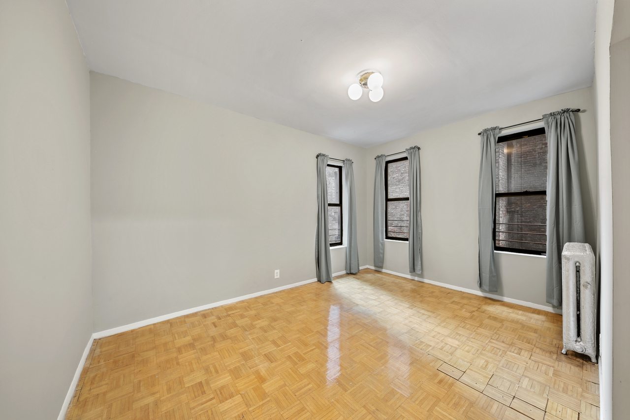  #599: Hamilton Heights - Queen Bedroom B  -  #599: Hamilton Heights  - Gallery -  11