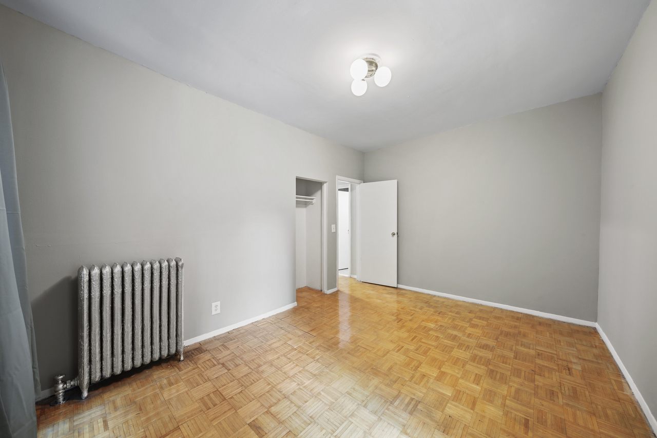  #599: Hamilton Heights - Queen Bedroom B  -  #599: Hamilton Heights  - Gallery -  12