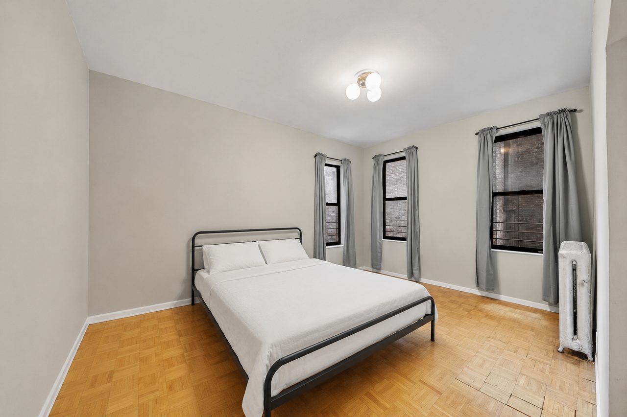 #599: Hamilton Heights - Queen Bedroom B - 8