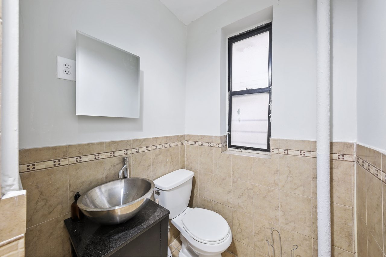  #599: Hamilton Heights - Queen Bedroom A  -  #599: Hamilton Heights  - Gallery -  13