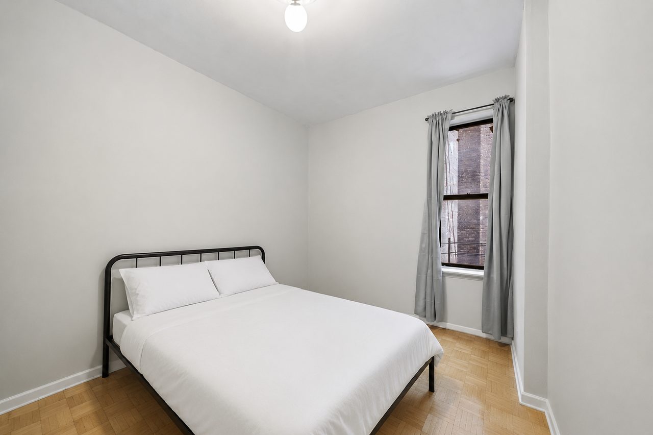 #599: Hamilton Heights - Queen Bedroom A - 17