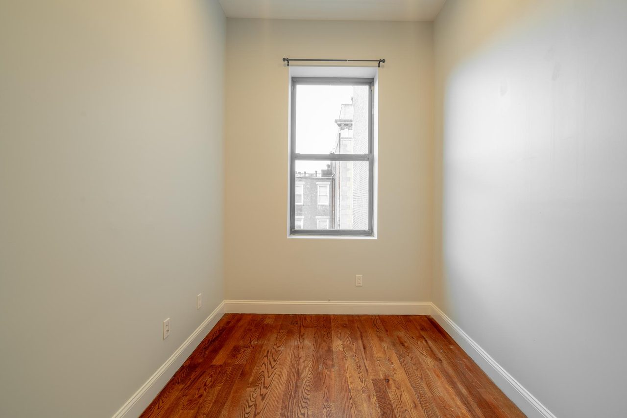  #1533: Central Harlem - 1 Bedroom (Queen)  -  #1533: Central Harlem  - Gallery -  3