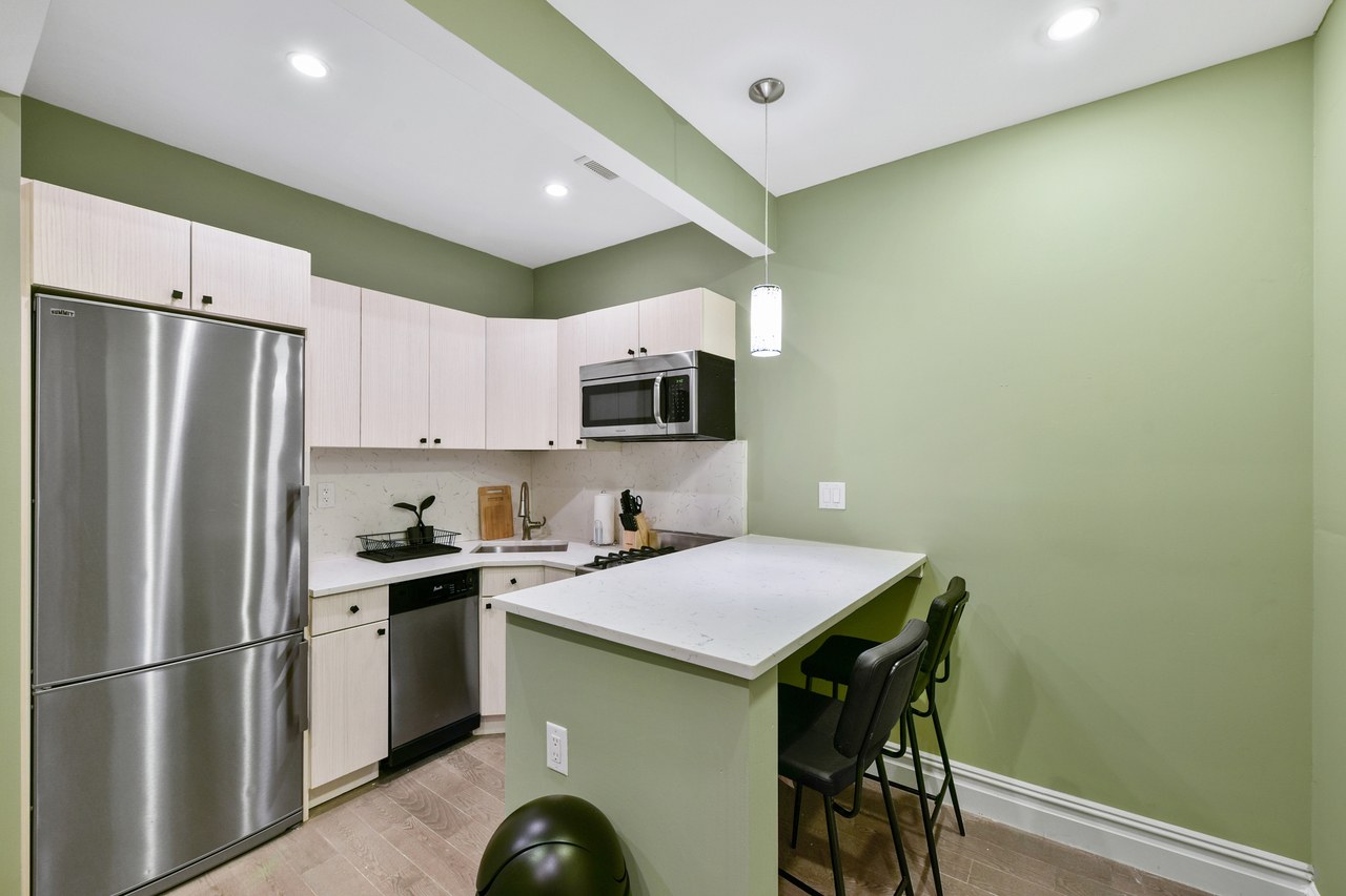 #553: East Village - Queen Bedroom A W/Private Bathroom - 7