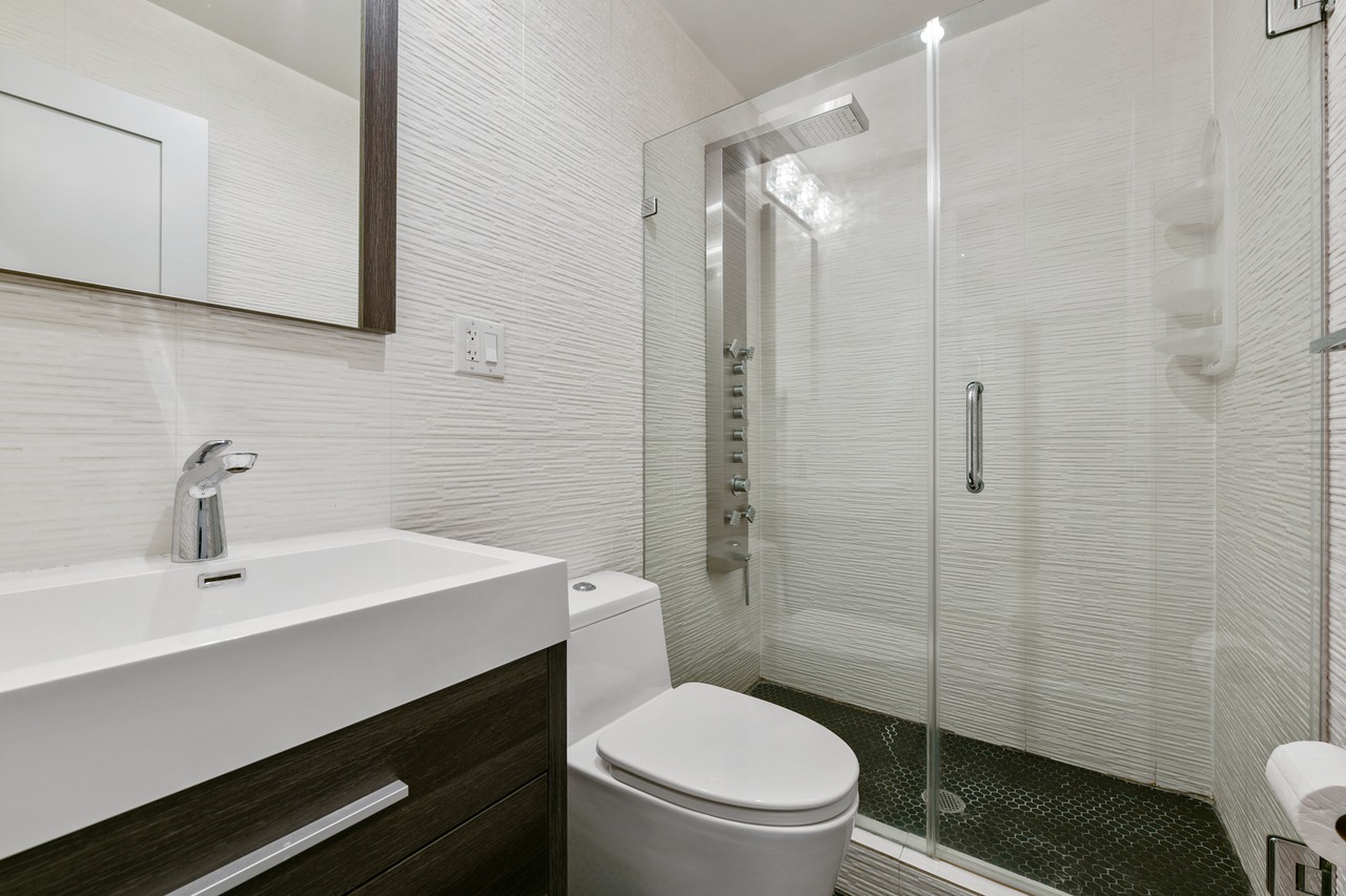 #553: East Village - Queen Bedroom A W/Private Bathroom - #553: East Village - Gallery - 1