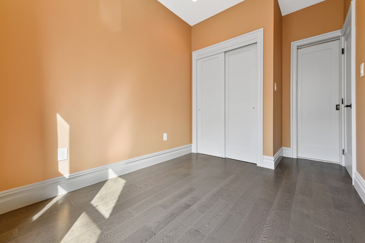#553: East Village - Queen Bedroom A W/Private Bathroom - 4