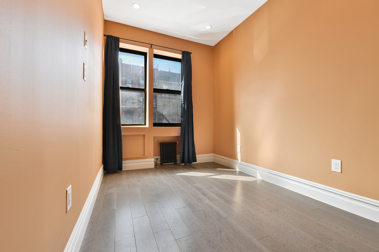 #553: East Village - Queen Bedroom A W/Private Bathroom - 2