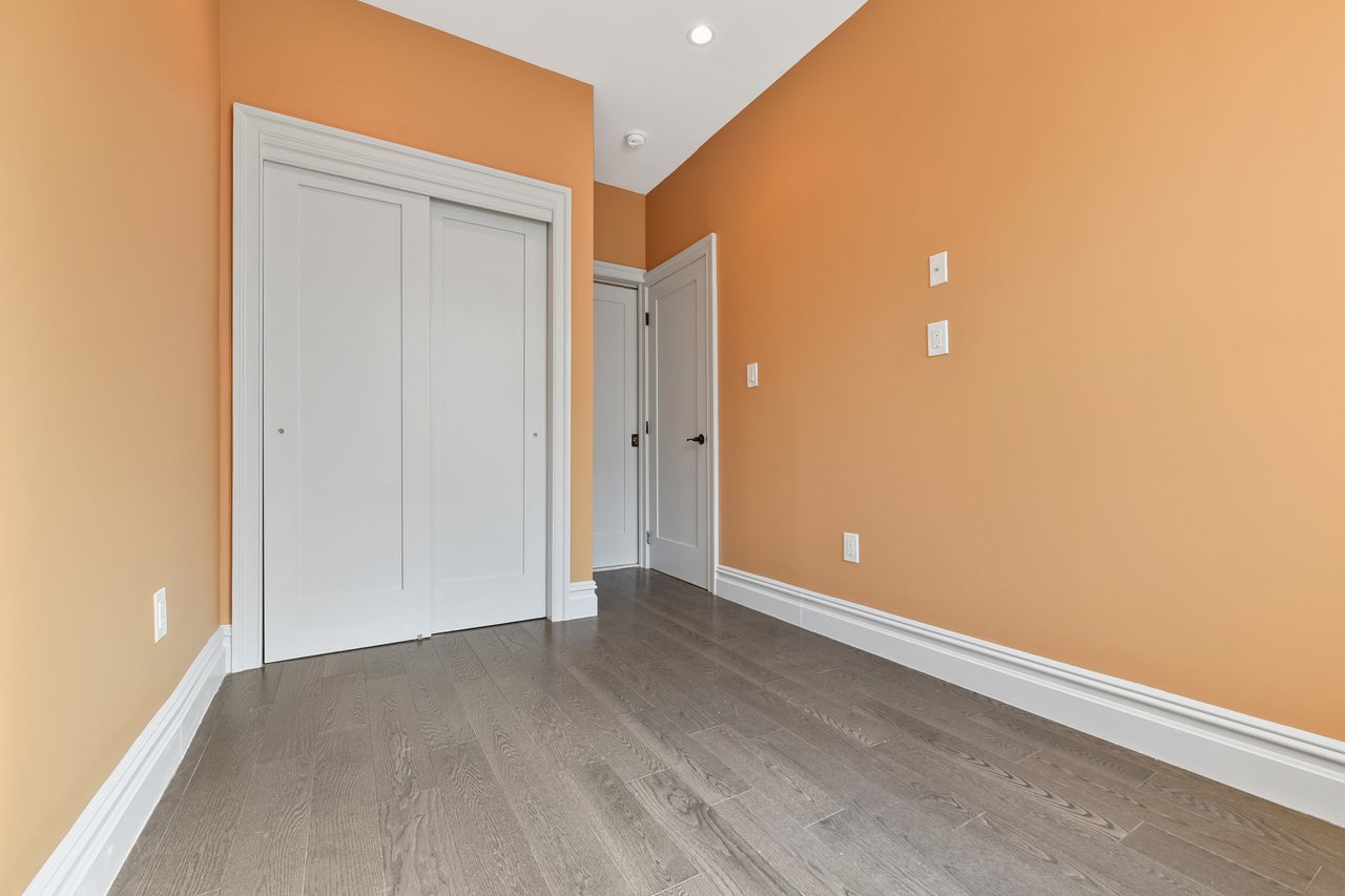 #553: East Village - Queen Bedroom A W/Private Bathroom - 3