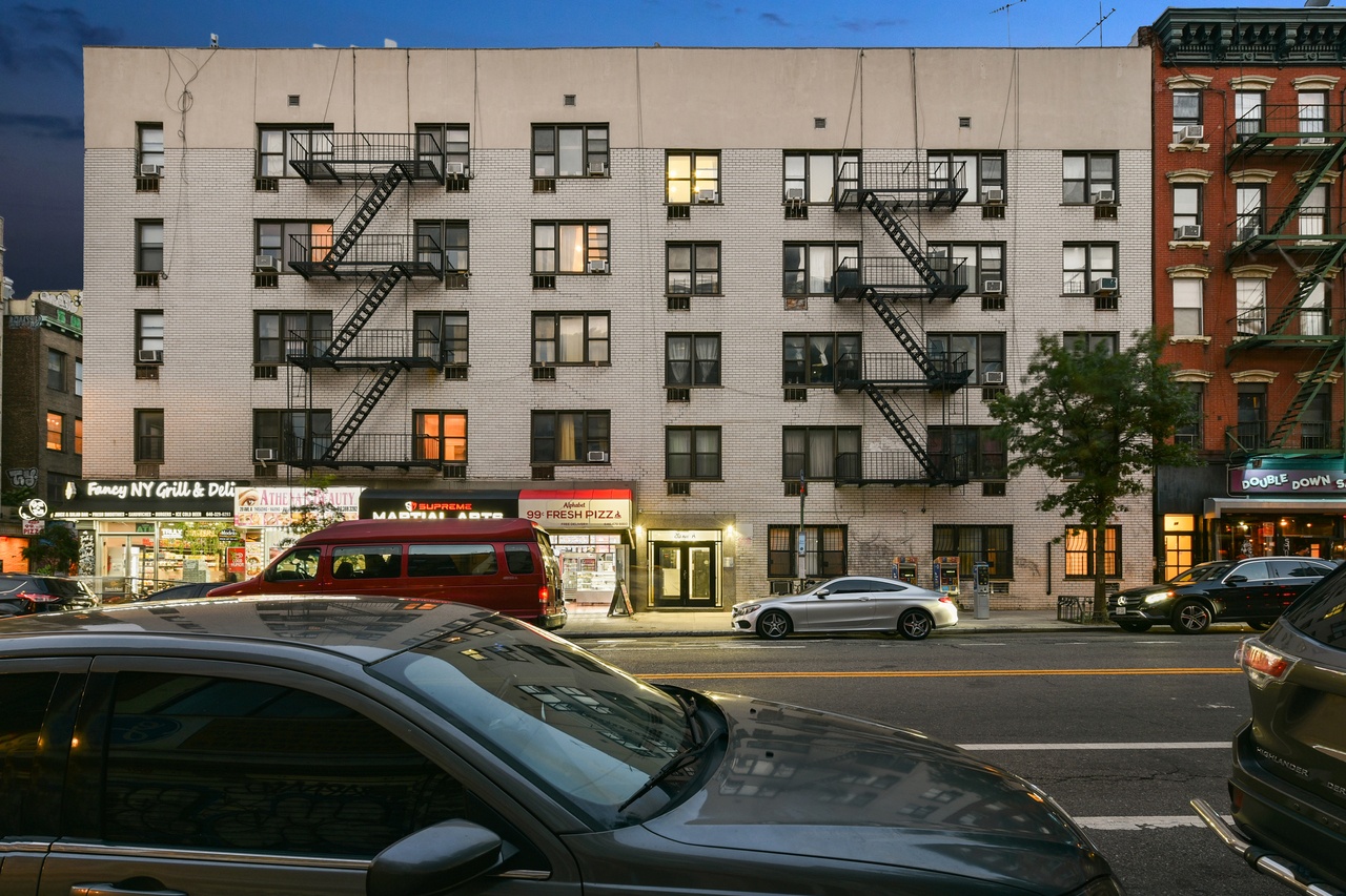 #553: East Village - Queen Bedroom B - 6
