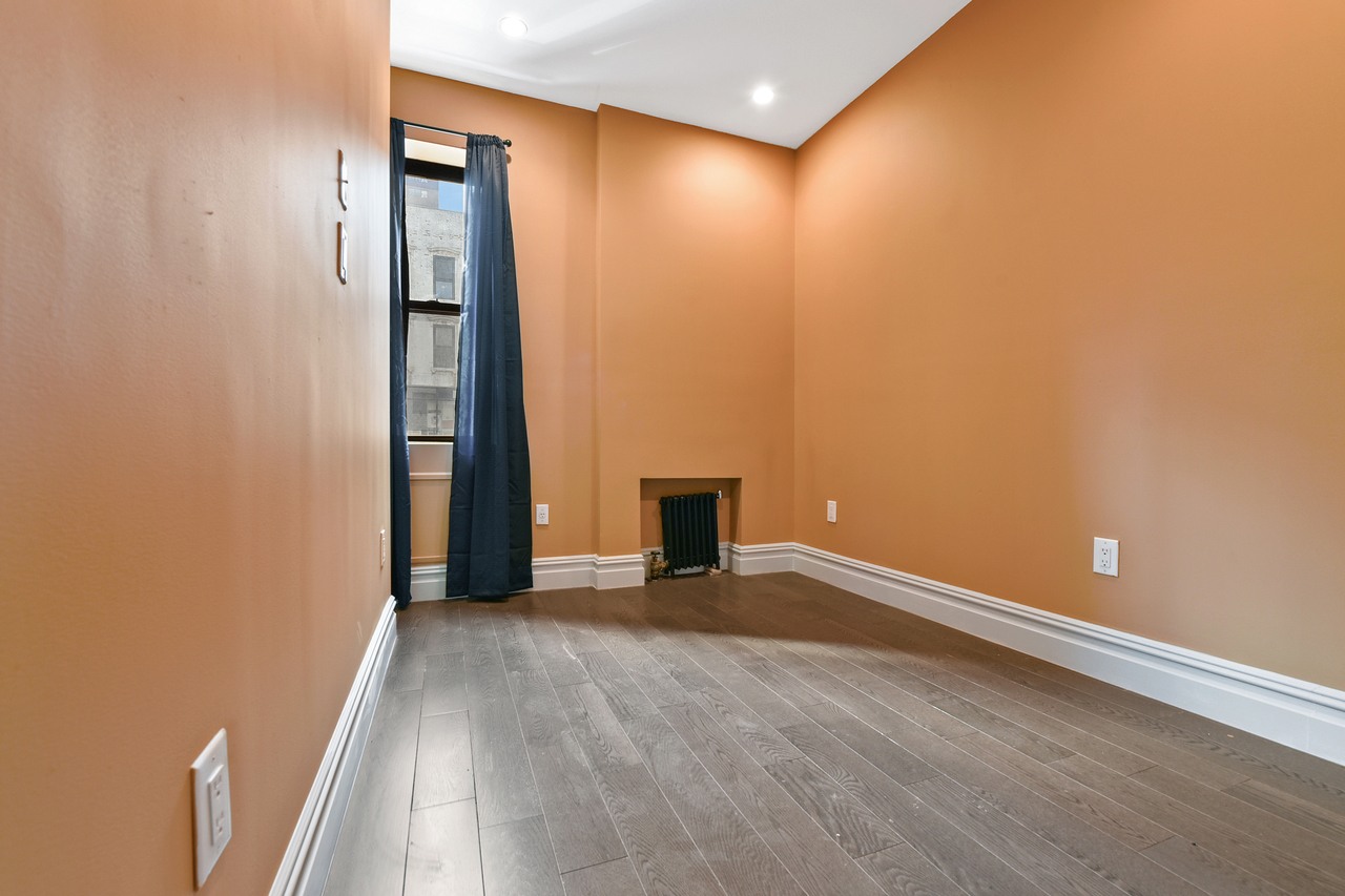 #553: East Village - Queen Bedroom B - 11
