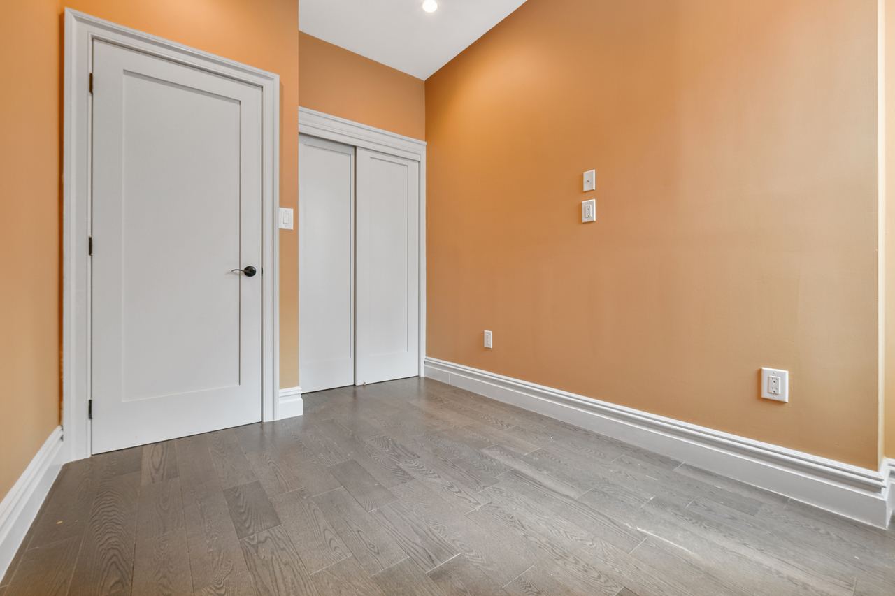 #553: East Village - Queen Bedroom B - 10
