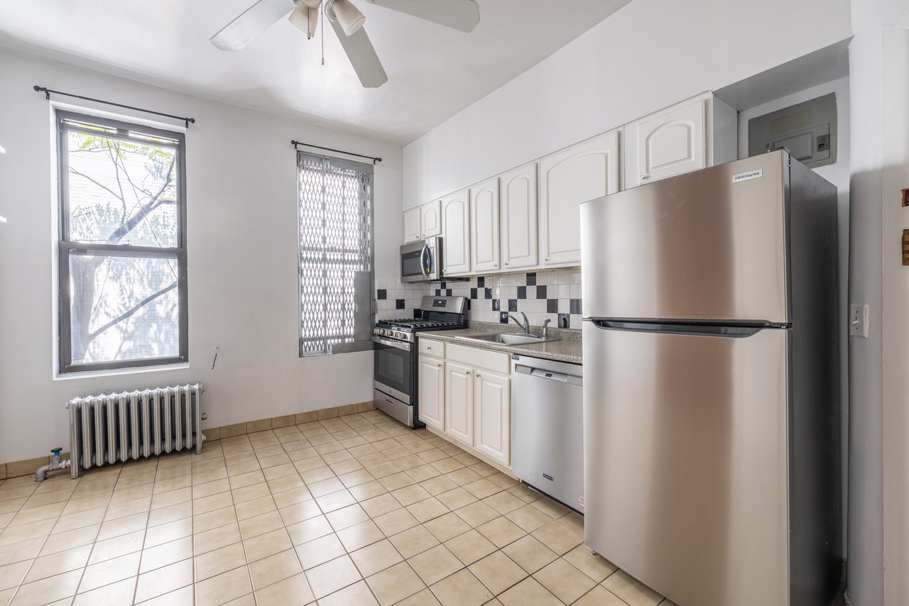 #1354: Upper West Side - 1 Bedroom (Queen) - 18