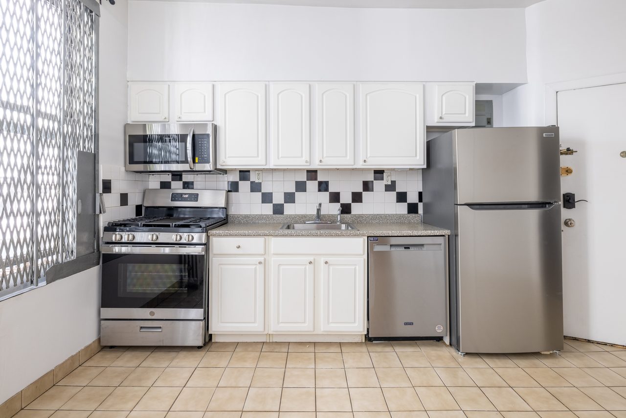 #1354: Upper West Side - 1 Bedroom (Queen) - 17