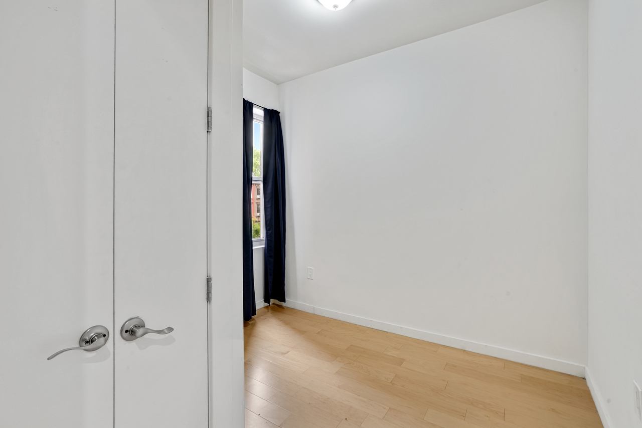 #425: Bedford-Stuyvesant - Twin Bedroom 3B - #425: Bedford-Stuyvesant - Gallery - 14