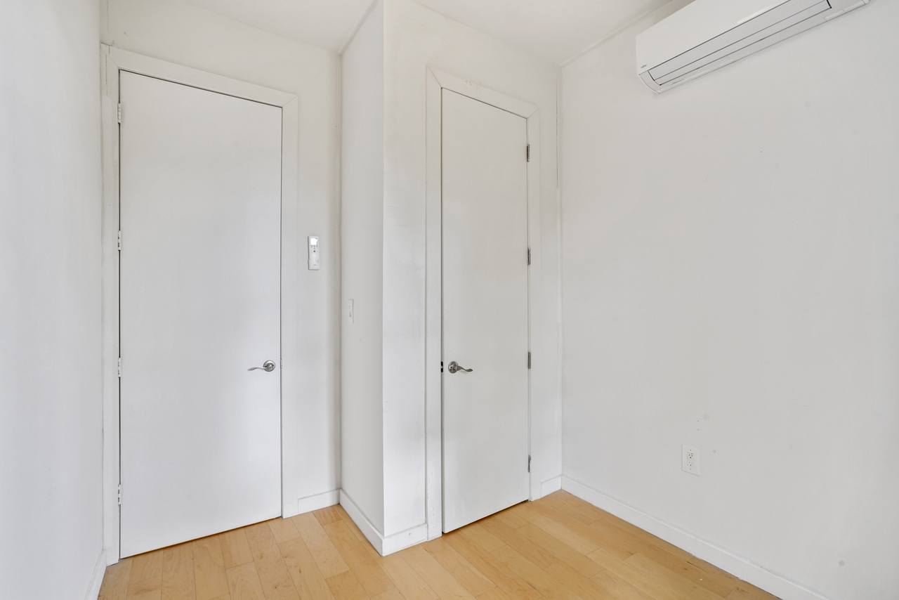 #425: Bedford-Stuyvesant - Twin Bedroom 3D - 14