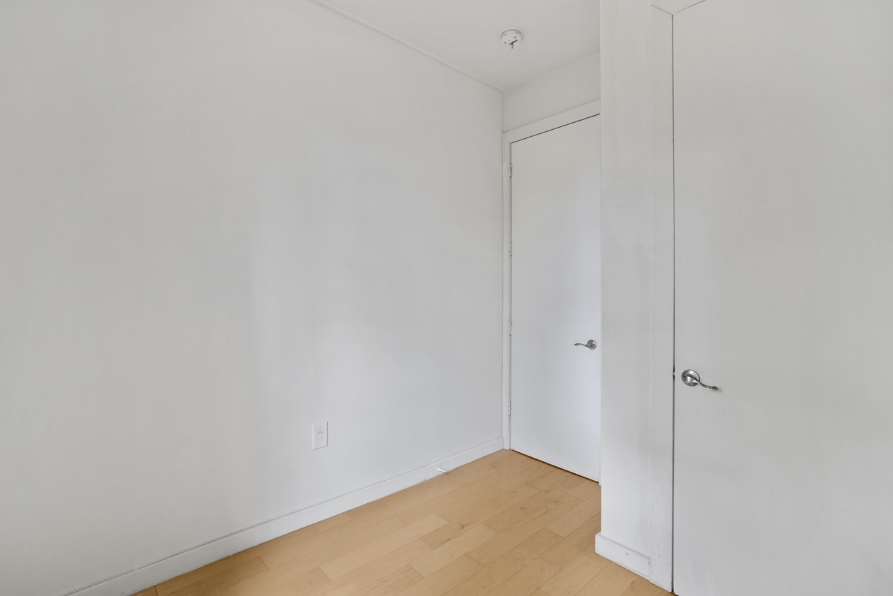 #425: Bedford-Stuyvesant - Twin Bedroom 3D - 15