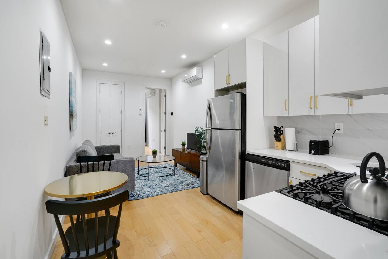#425: Bedford-Stuyvesant - Twin Bedroom 3D - 10