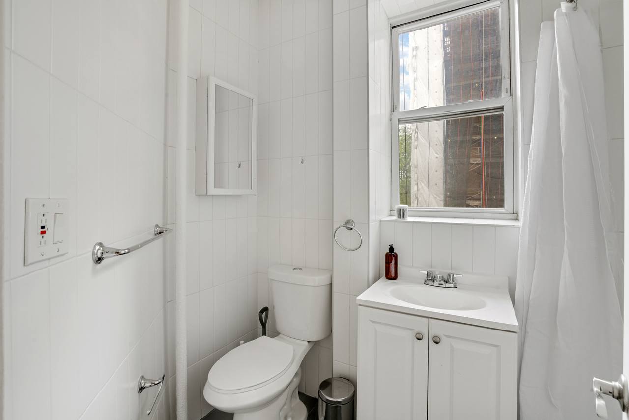 #425: Bedford-Stuyvesant - Twin Bedroom 3D - 6