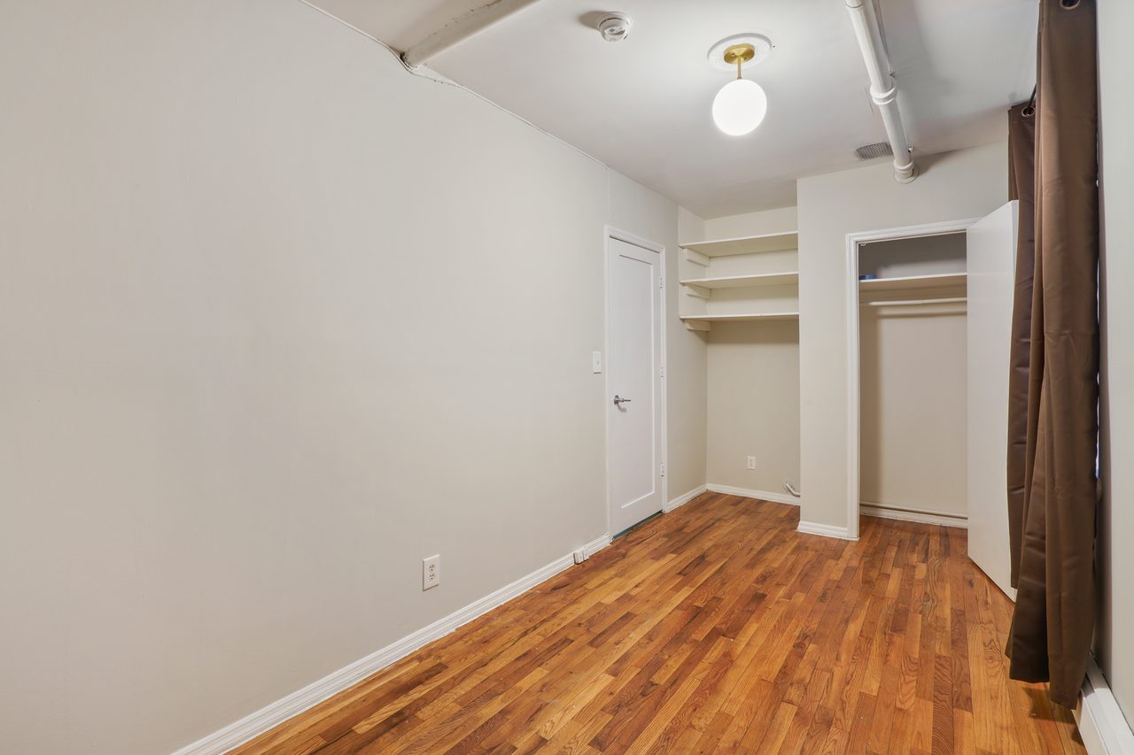 #891: Morningside Heights - Queen Bedroom A - 5