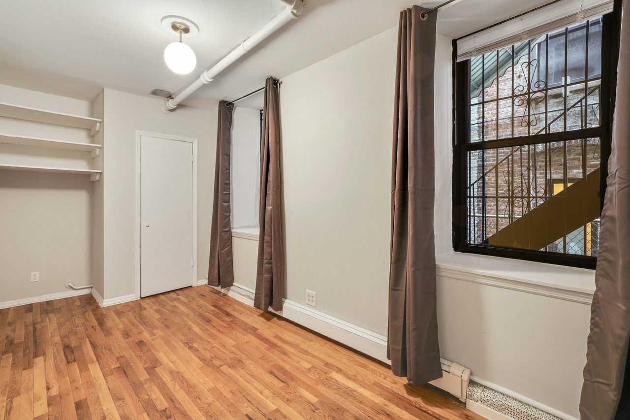#891: Morningside Heights - Queen Bedroom A - 4