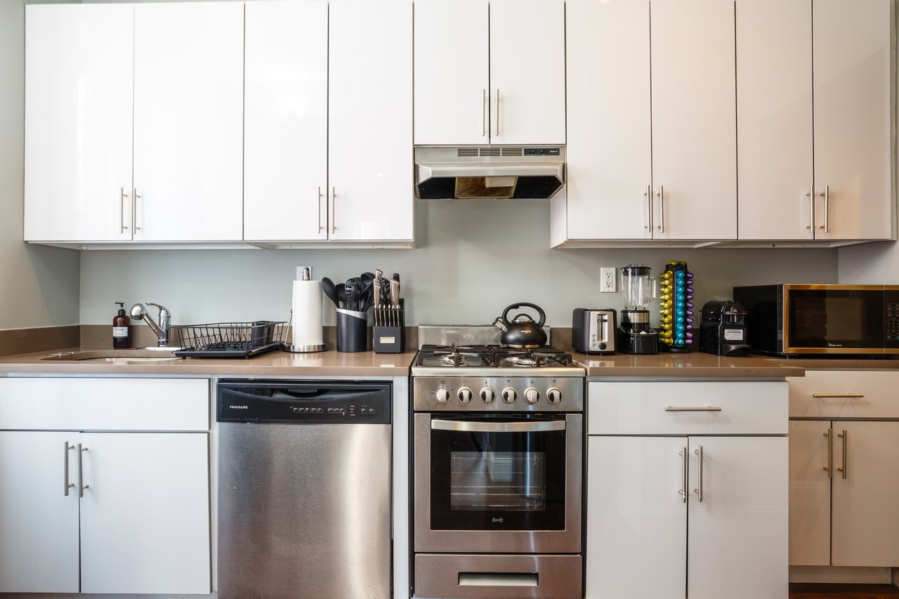 #213: West Harlem - Queen Bedroom B - #213: West Harlem - Gallery - 6