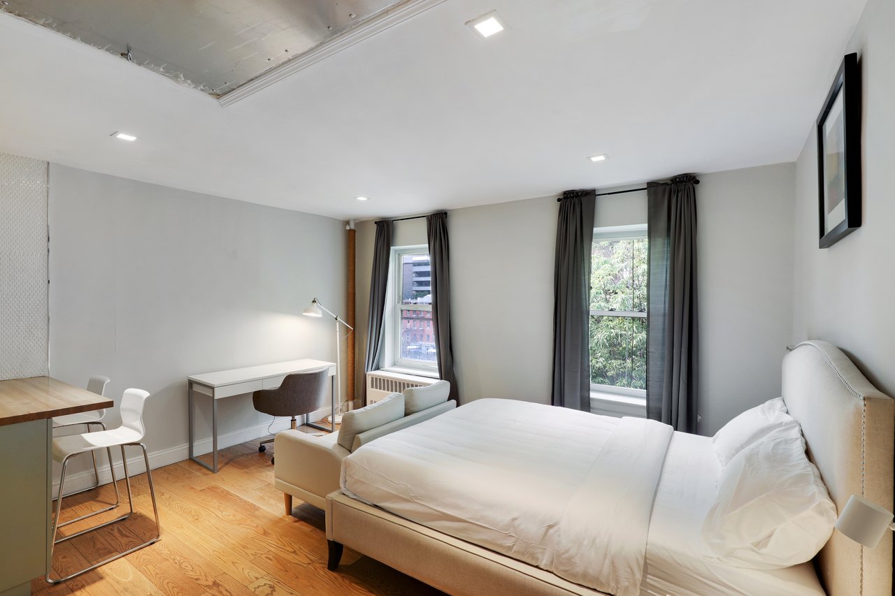  #482: Chelsea - Studio (Queen)  -  #482: Chelsea  - Gallery -  11