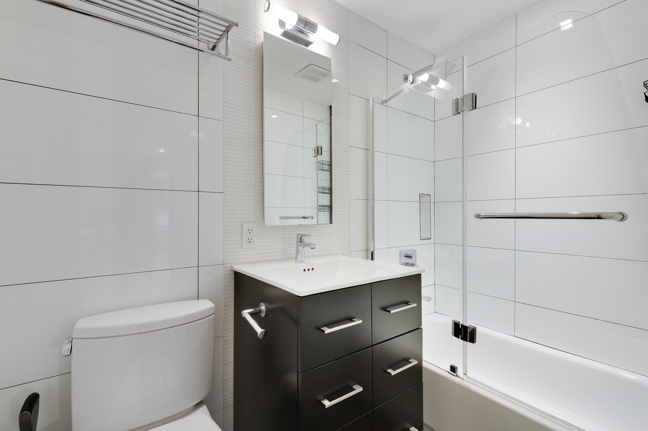  #482: Chelsea - Studio (Queen)  -  #482: Chelsea  - Gallery -  6