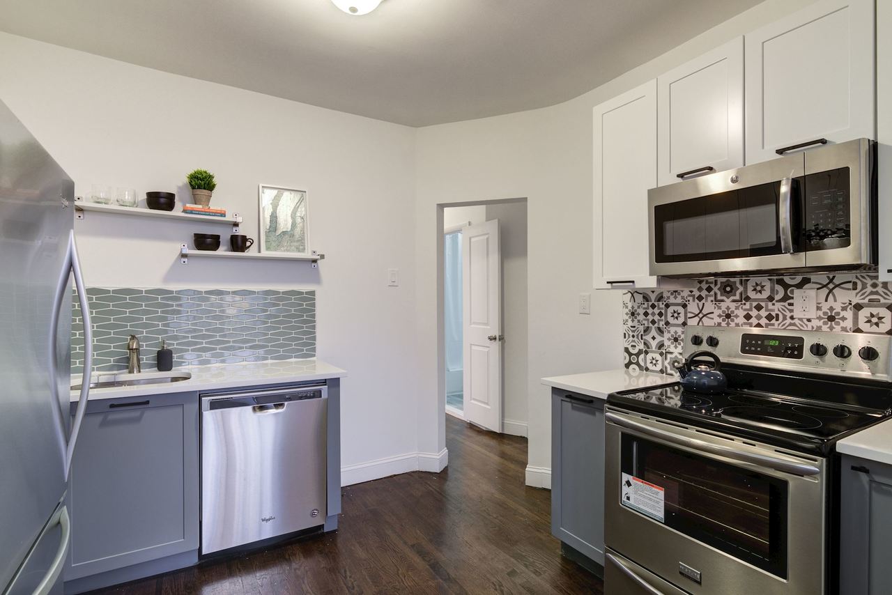 #170: Prospect Heights - Queen Bedroom C - 8