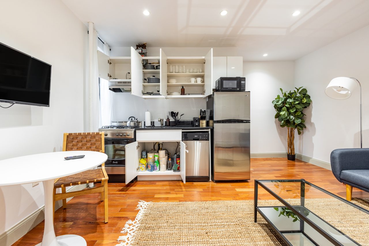 #862: Hamilton Heights - Full Bedroom A - #862: Hamilton Heights - Gallery - 1