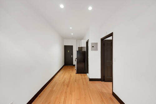 #717: East Village - Gallery - 16