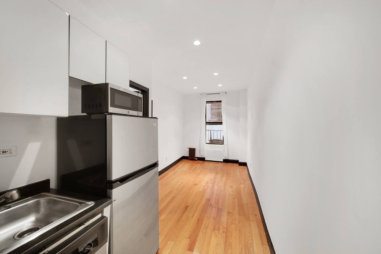  #717: East Village - 1 Bedroom (Queen)  -  #717: East Village  - Gallery -  24
