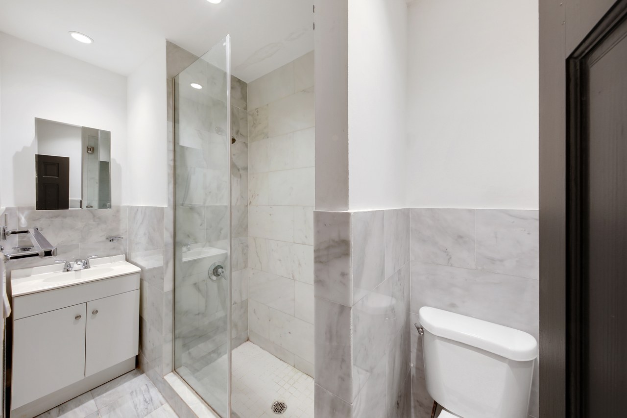  #717: East Village - 1 Bedroom (Queen)  -  #717: East Village  - Gallery -  18