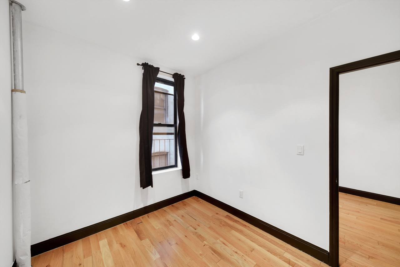  #717: East Village - 1 Bedroom (Queen)  -  #717: East Village  - Gallery -  4