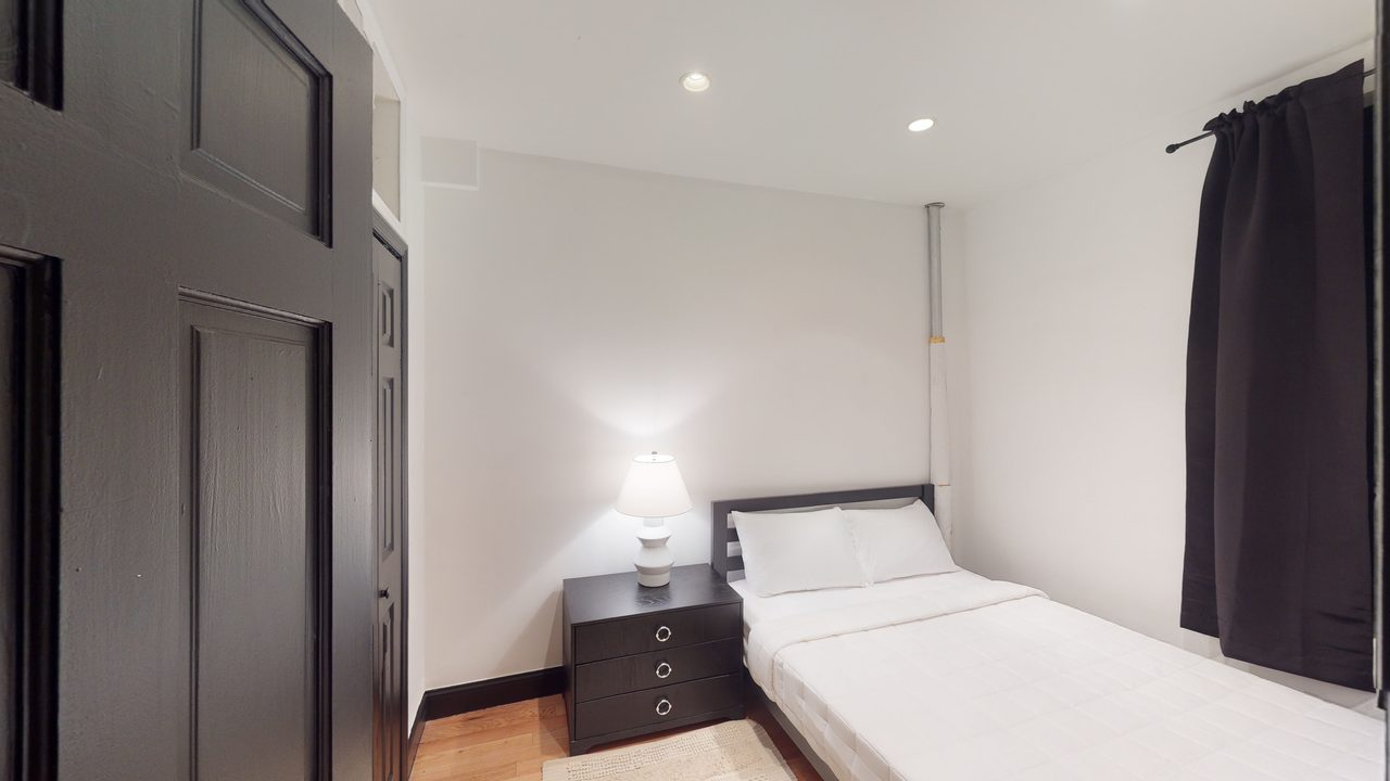  #717: East Village - 1 Bedroom (Queen)  -  #717: East Village  - Gallery -  5