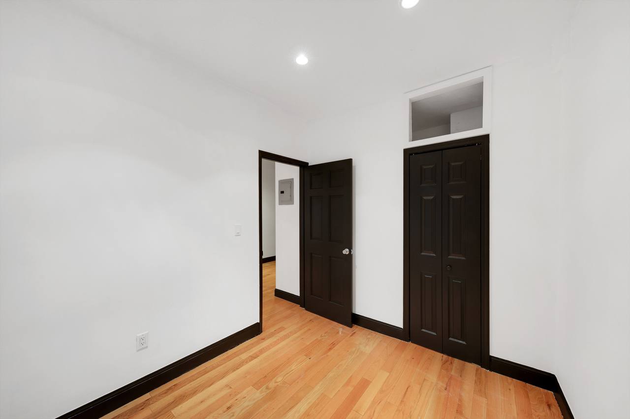  #717: East Village - 1 Bedroom (Queen)  -  #717: East Village  - Gallery -  2