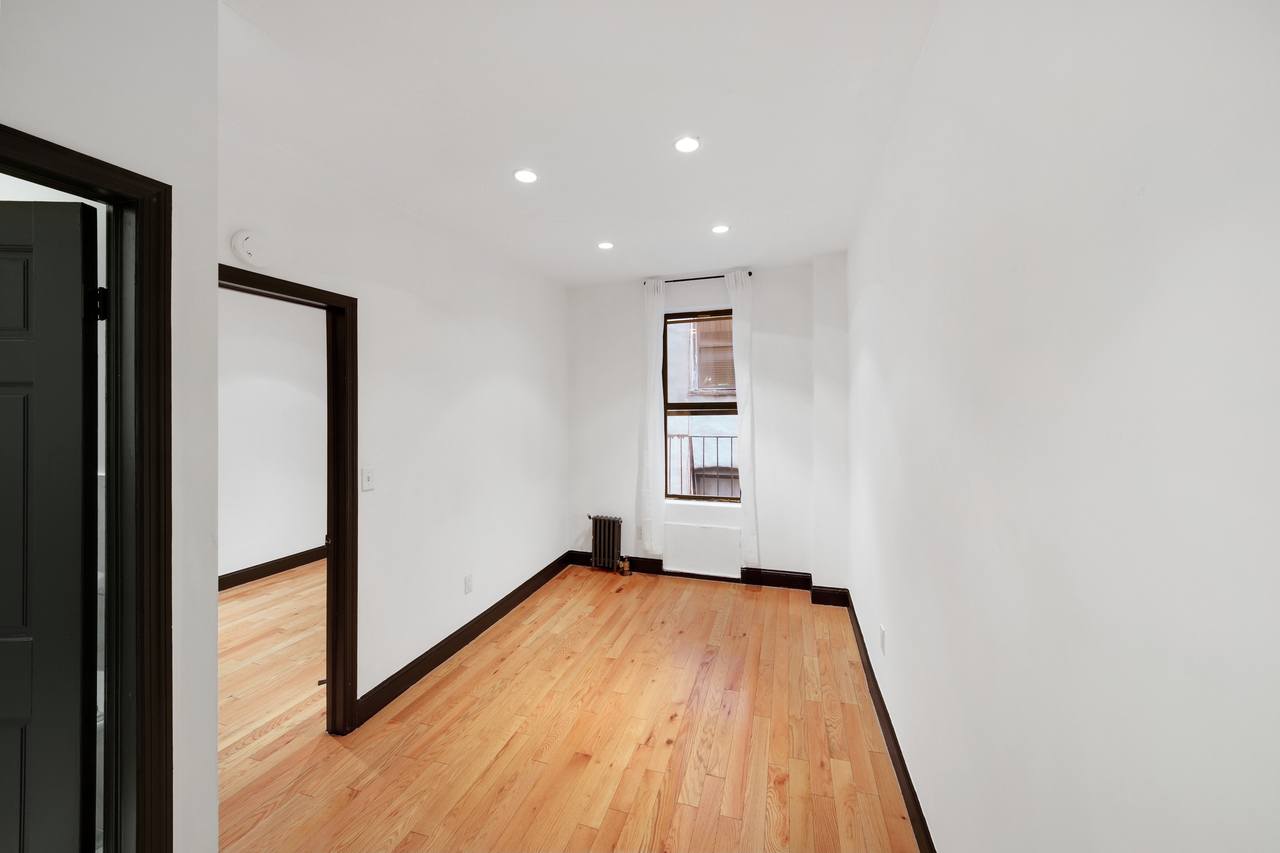 #717: East Village - 1 Bedroom (Queen) - #717: East Village - Gallery - 20