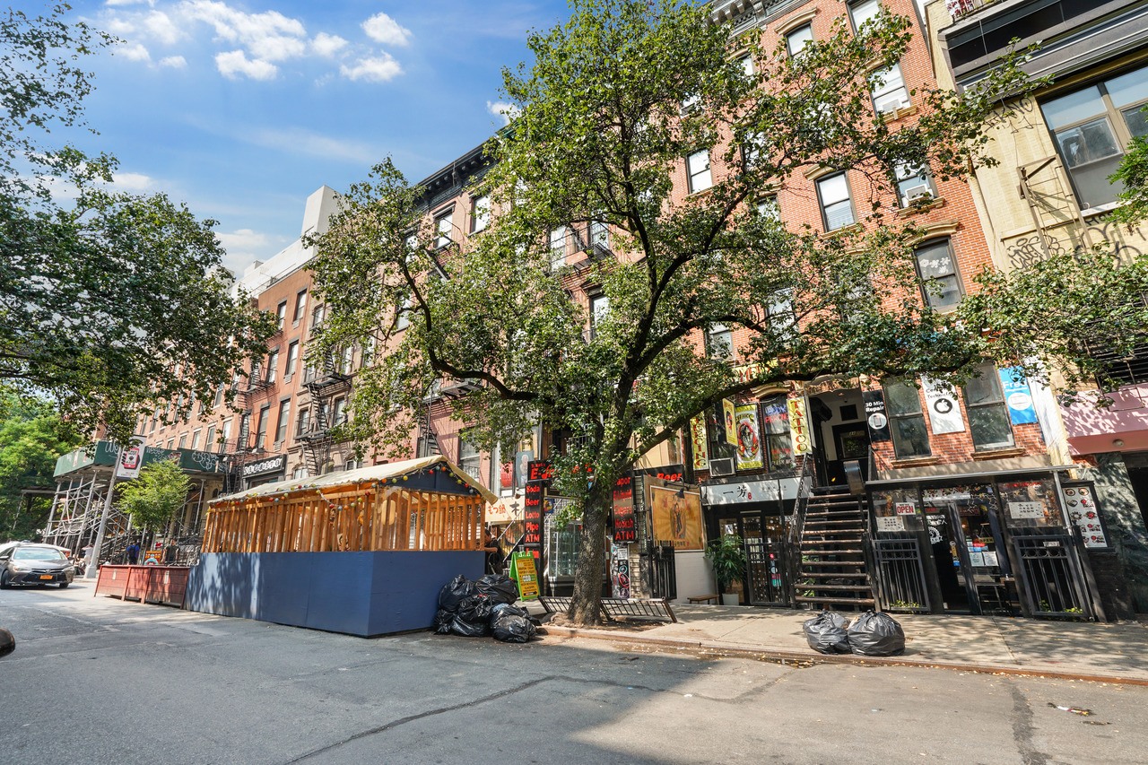  #529: East Village - Queen Bedroom B  -  #529: East Village  - Gallery -  2