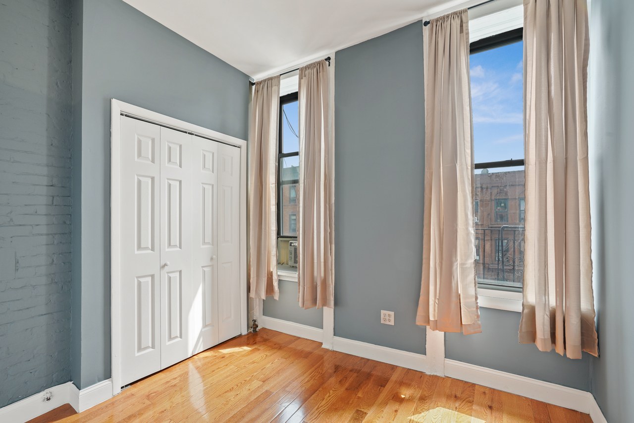  #529: East Village - Queen Bedroom B  -  #529: East Village  - Gallery -  10