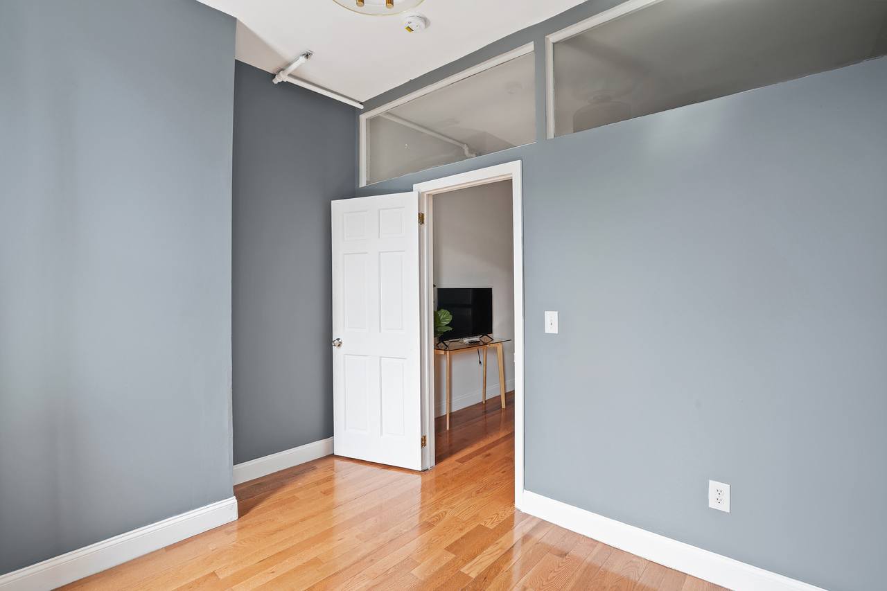 #529: East Village - Queen Bedroom B - #529: East Village - Gallery - 9