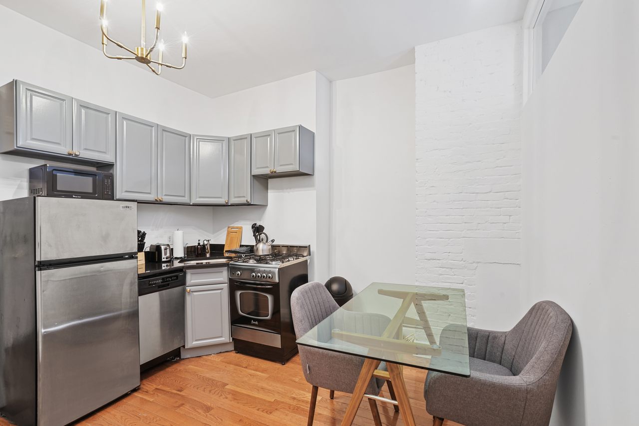 #529: East Village - Twin Bedroom A - #529: East Village - Gallery - 6