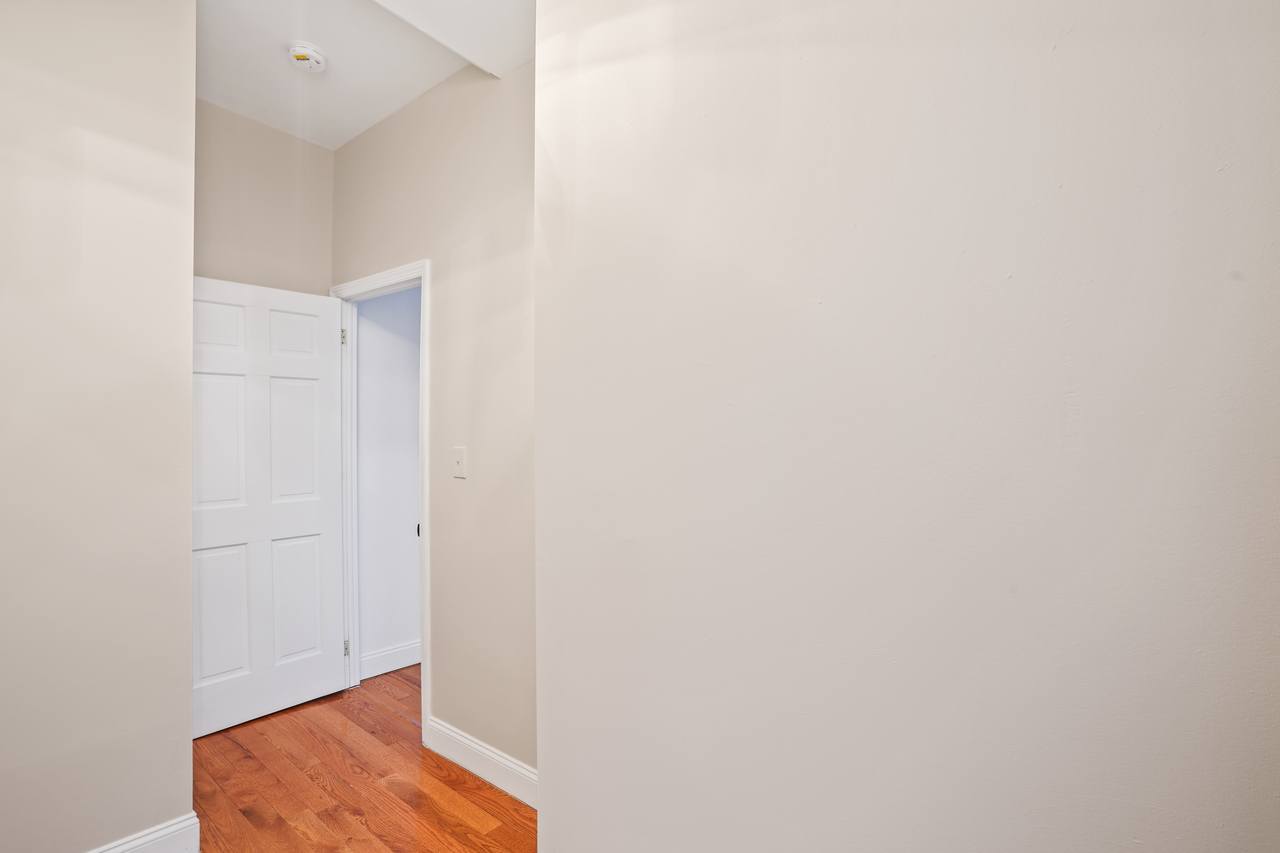 #529: East Village - Twin Bedroom A - #529: East Village - Gallery - 10
