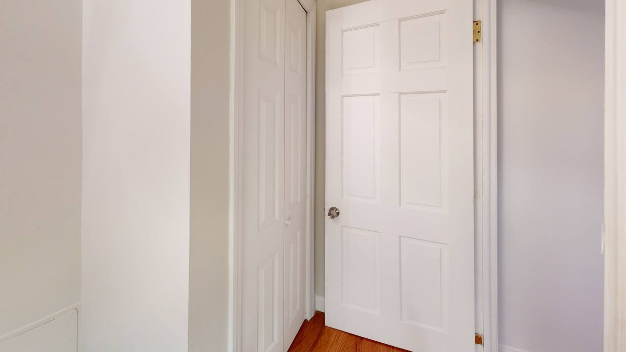 #529: East Village - Twin Bedroom A - #529: East Village - Gallery - 11