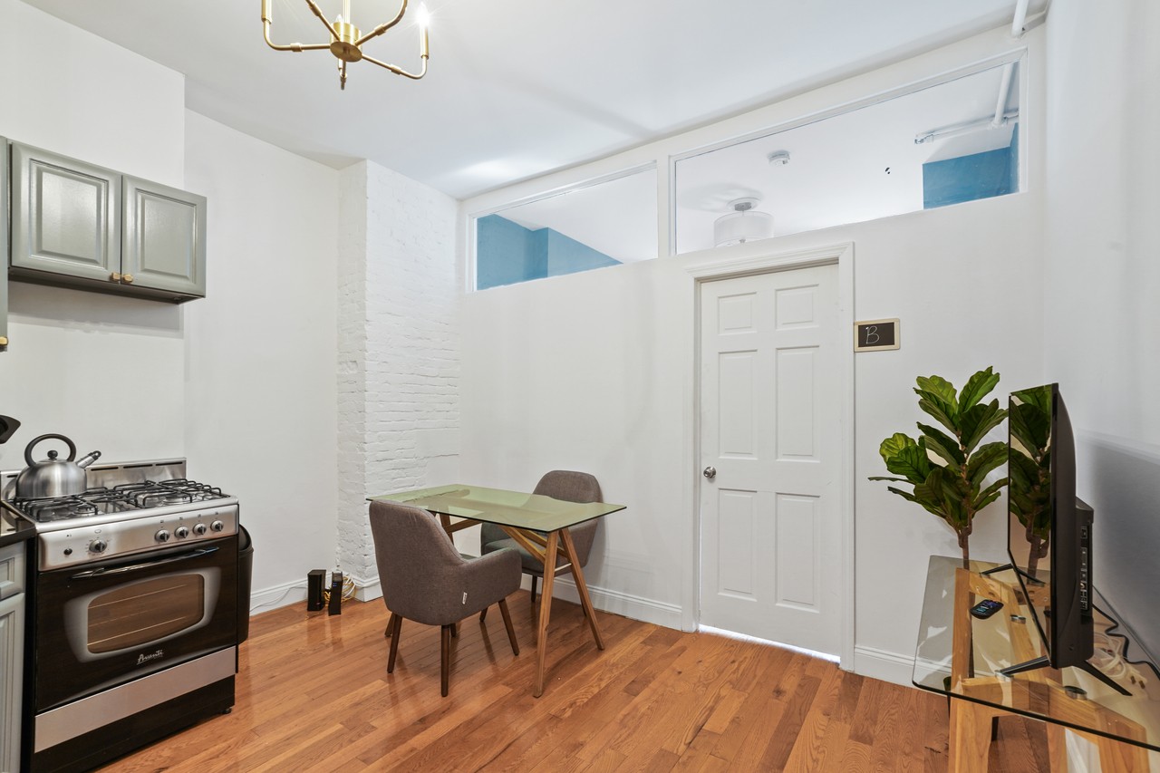 #529: East Village - Twin Bedroom A - #529: East Village - Gallery - 7