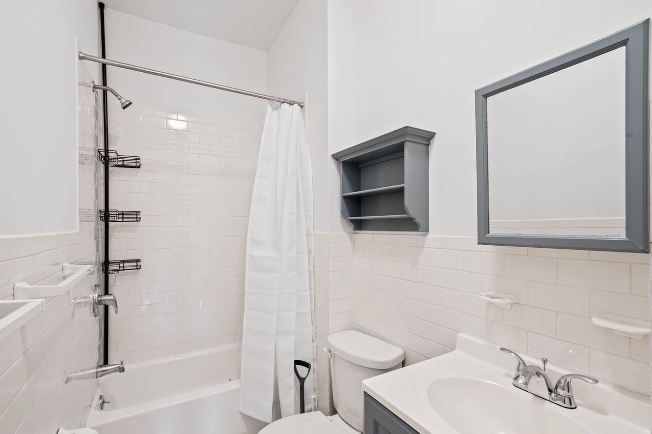 #529: East Village - Twin Bedroom A - #529: East Village - Gallery - 4